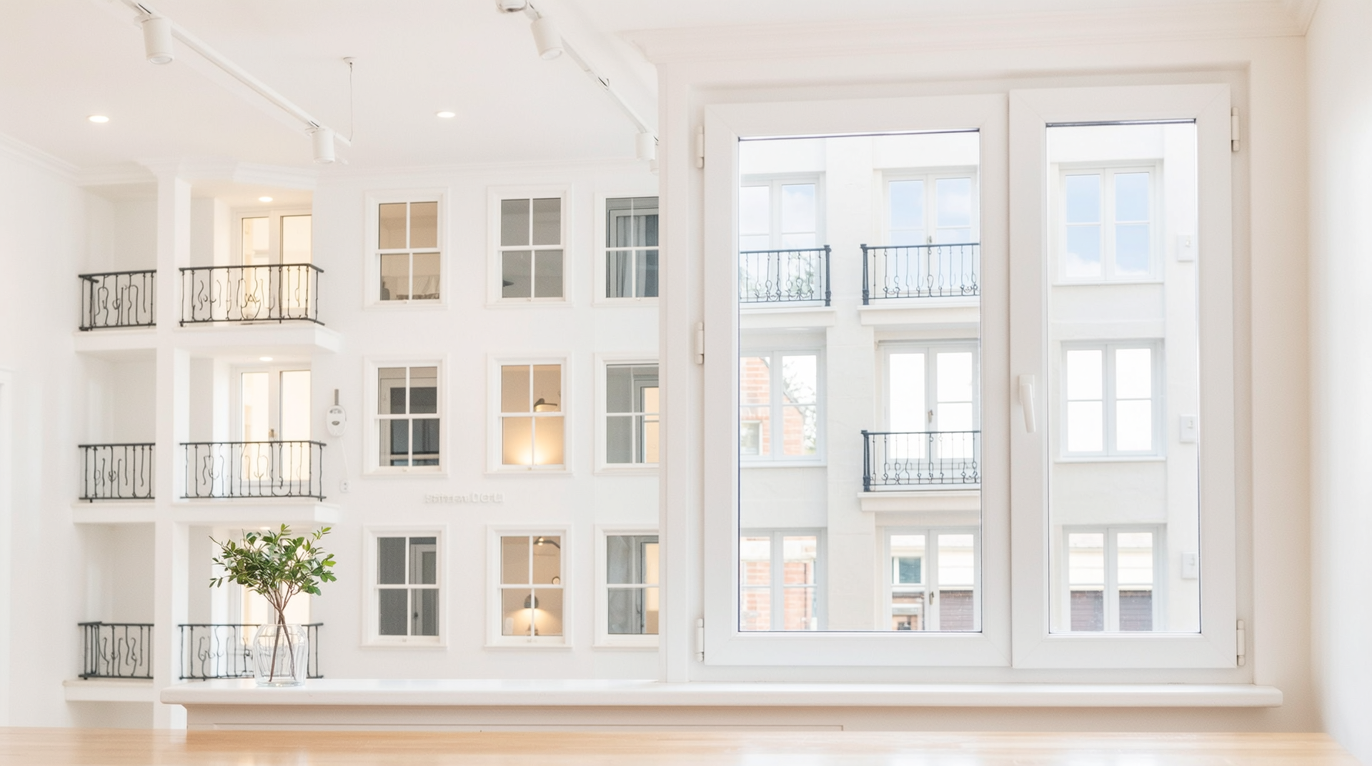 샷시 종류별 가격과 대표 브랜드별 아파트 전체 교체 견적을 비교하는 이미지