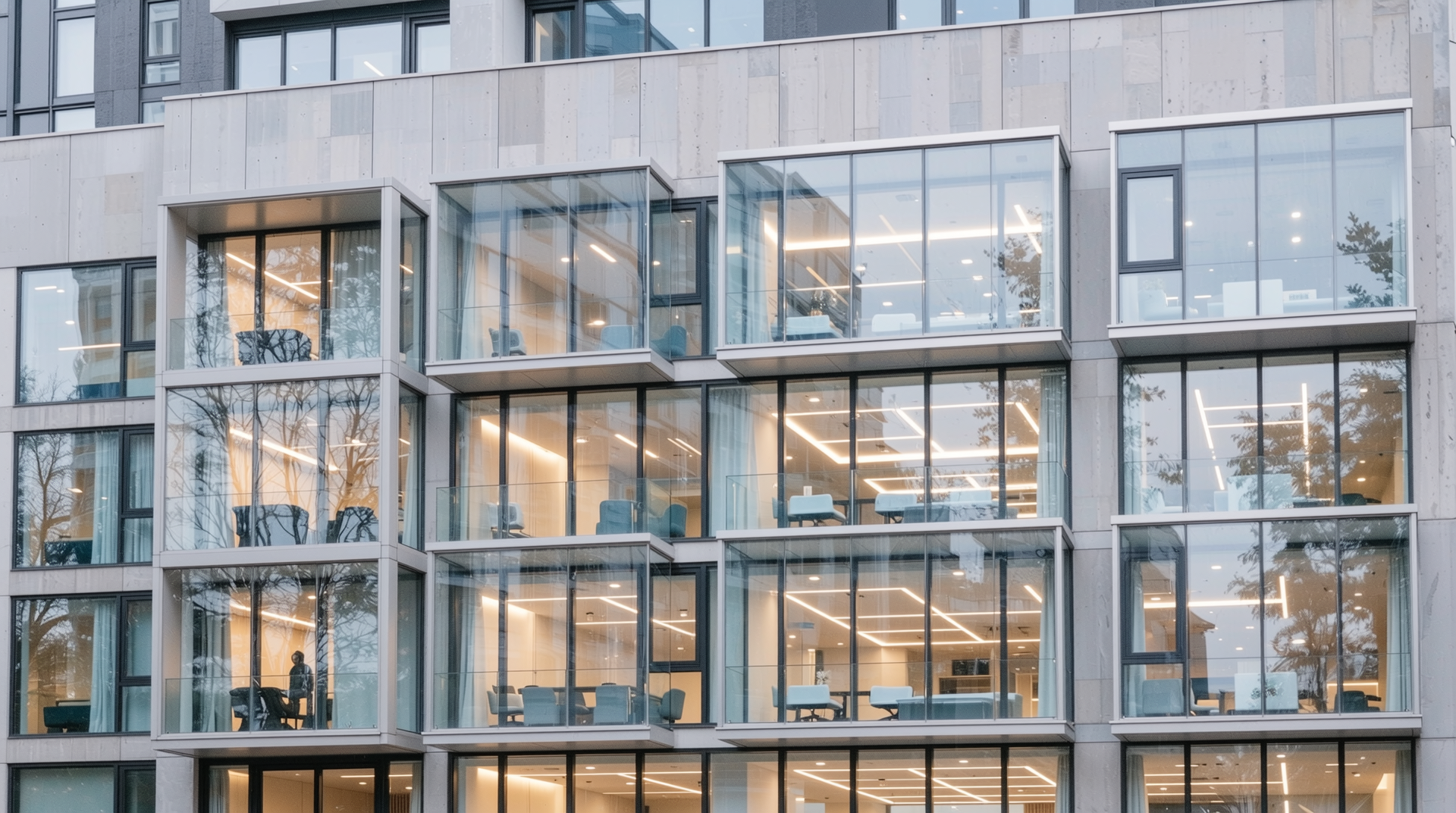 스마트 기능과 친환경 소재가 적용된 현대적 상업용 창호 건물 외관 모습